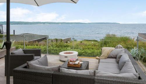 Three-Bedroom Holiday Home 