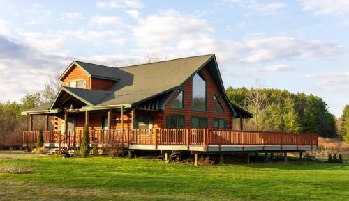 Three-Bedroom Holiday Home 