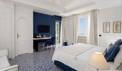 Junior Suite with Terrace and Sea View