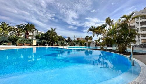 One-Bedroom Apartment with Pool View