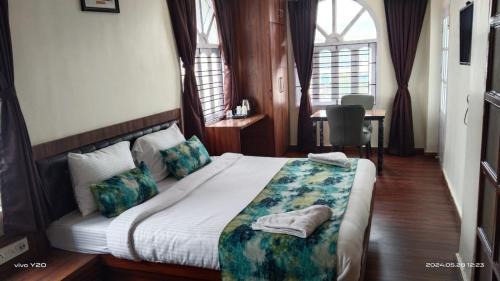 Queen Room with Balcony