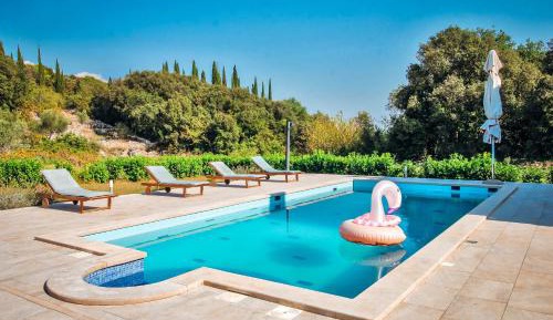 Five Bedroom Villa with Terrace and Swimming Pool