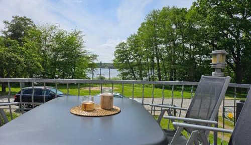 Apartment with Lake View