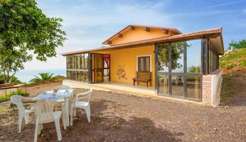 One-Bedroom Holiday Home