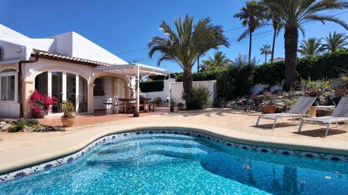 Villa with Garden View