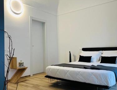 One-Bedroom Apartment with Balcony