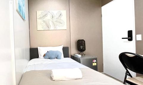 Single Room with Shared Bathroom