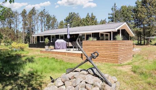 Three-Bedroom Holiday Home 