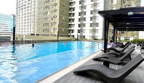 Deluxe One-Bedroom Apartment with City View