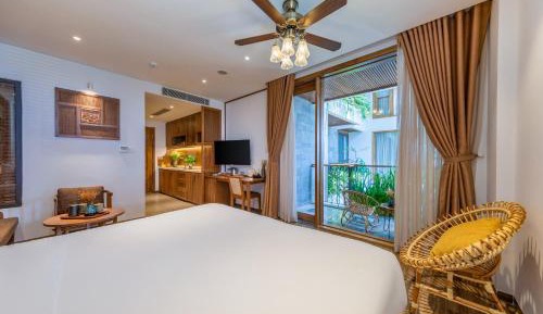 Deluxe Double Room with Balcony
