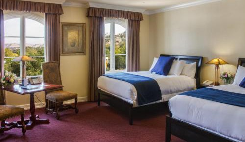 Deluxe Queen Room with Two Queen Beds