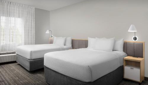 Studio with Two Queen Beds and Adapted Tub - Mobility Accessible