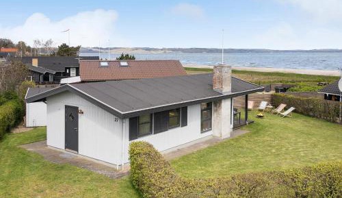Three-Bedroom Holiday Home 