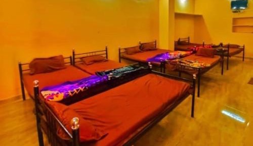 10-Bed Mixed Dormitory Room