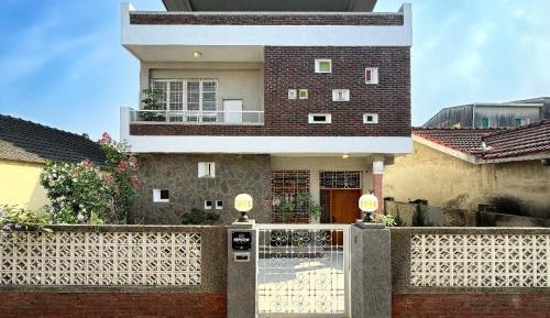 Villa with Garden View