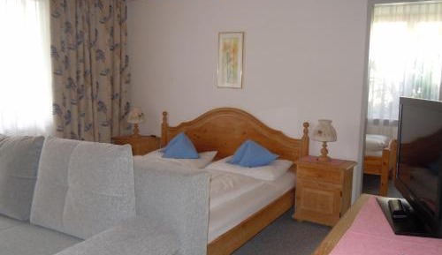 Family Room (2 Adults + 2 Children)