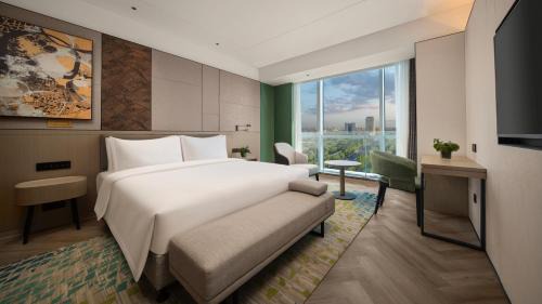 One-Bedroom Suite with Dining Area