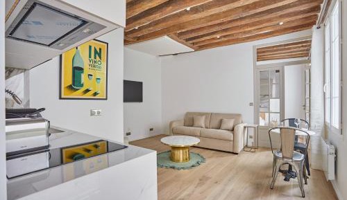 One-Bedroom Deluxe Apartment