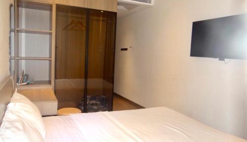 Deluxe Room (2 Adults + 1 Child)