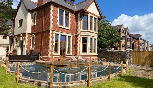 Four-Bedroom Holiday Home