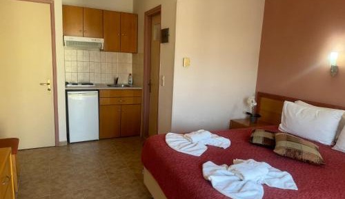 Studio (3 Adults)