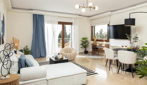 Three-Bedroom Deluxe Apartment