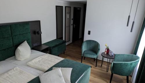Double Room (1 Adult)