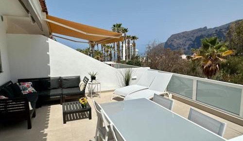 Two-Bedroom Apartment with Terrace and Sea View