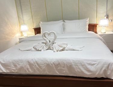 Classic One-Bedroom Apartment with King Bed