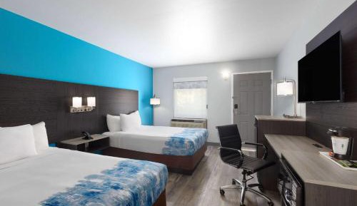 Double Room with Two Double Beds, Mobility/Hearing Access and Tub with Grab Bars, Non-Smoking