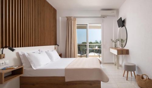 Deluxe Double Room with Balcony and Sea View