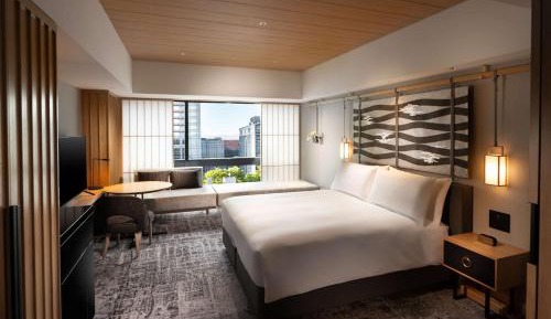 Deluxe King Room with City View