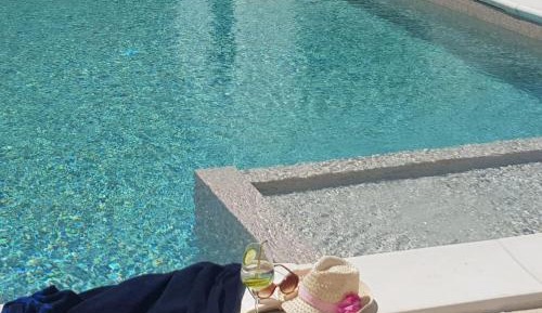 Apartment with Pool View 