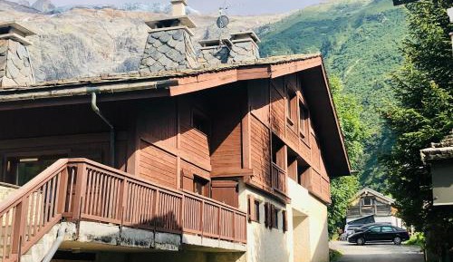 Apartment with Mountain View