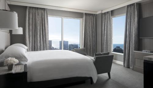 King Suite with Sofa Bed - Corner Room