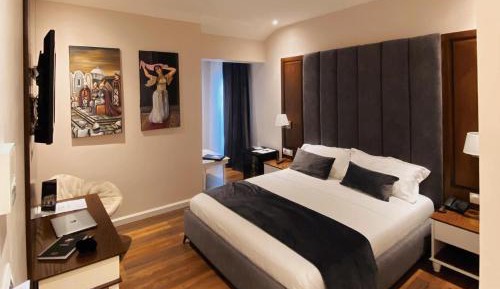 Deluxe King Room