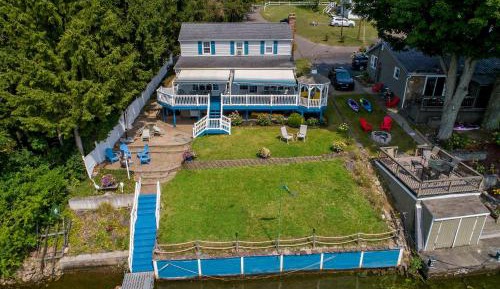 Four-Bedroom Holiday Home