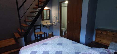 Quadruple Room with Private Bathroom