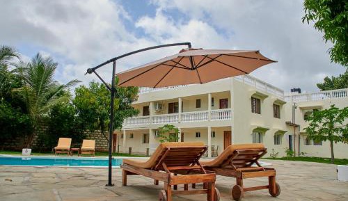 Apartment with Pool View 