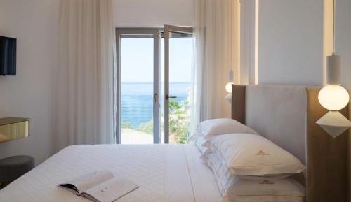One Bedroom Suite with Sea View