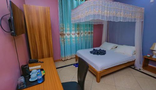 Deluxe Queen Room