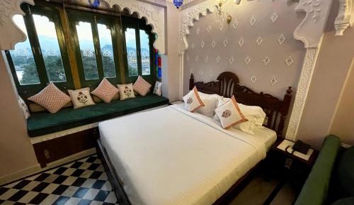 Suite with Lake View