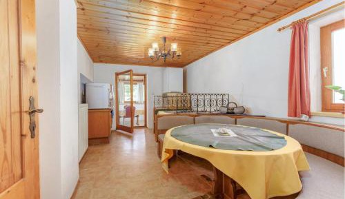 Sixteen-Bedroom Holiday home