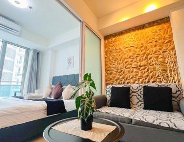 One-Bedroom Apartment with Pool View