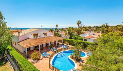Six-Bedroom Villa 