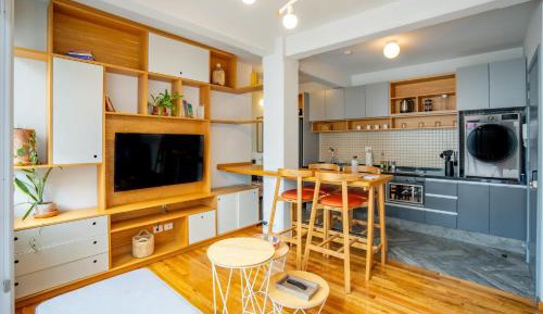 One-Bedroom Apartment with Balcony
