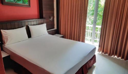 Standard Queen Room