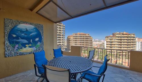 Three-Bedroom Premium Apartment with Resort View