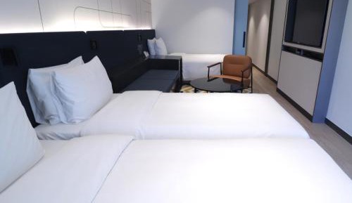 Modern Triple Room