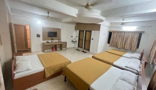 8-Bed Mixed Dormitory Room